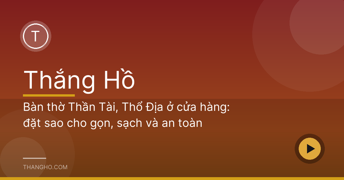 Góc cửa hàng tạp hoá gọn gàng với kệ hàng và lối vào sáng sủa
