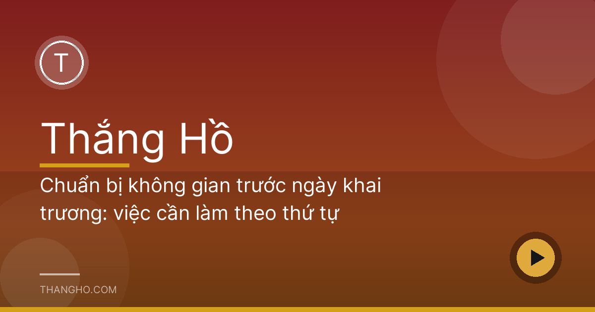 Nhân viên lau kính và sắp xếp kệ hàng trước ngày khai trương