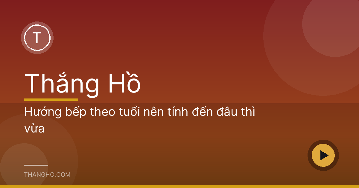 Người phụ nữ nấu ăn ở góc bếp gọn gàng có máy hút mùi và cửa sổ