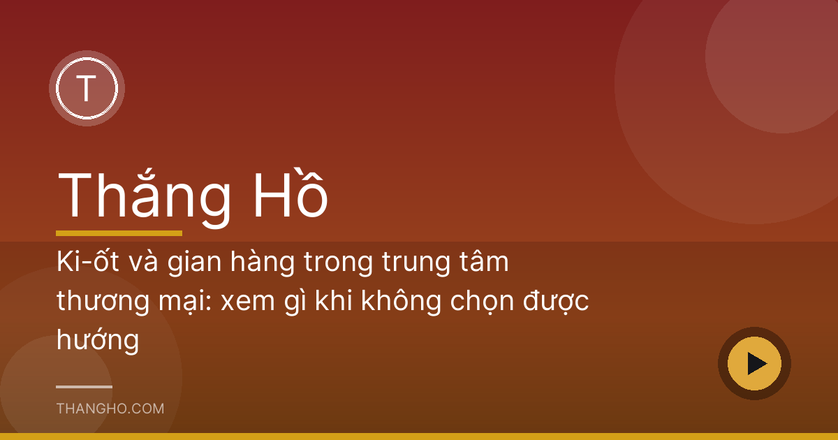 Gian hàng nhỏ sáng sủa trong trung tâm thương mại có khách ghé xem