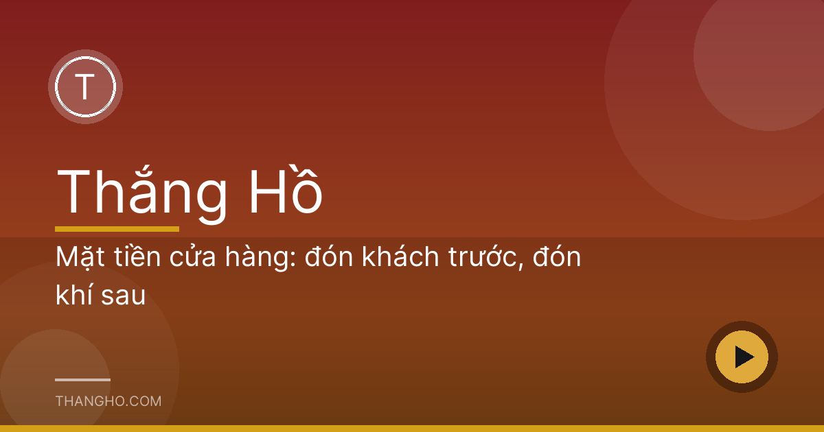 Mặt tiền một cửa hàng nhỏ sáng đèn với cửa kính mở rộng