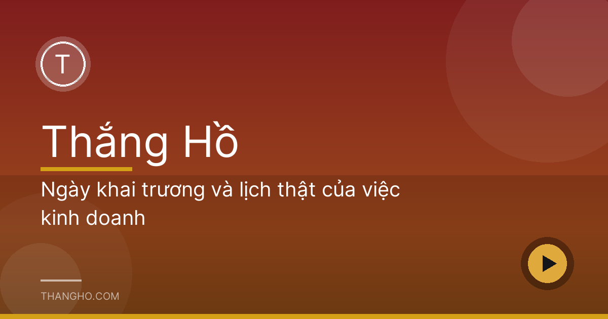 Chủ quán cà phê trẻ treo biển mở cửa vào buổi sáng đầu tiên